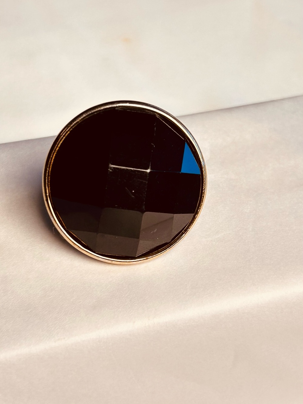 kate spade Black Faceted Round Ring with Gold-Tone Rim